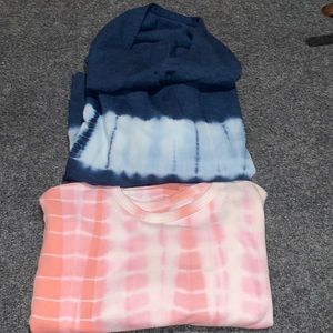 tie-dye sweatshirts